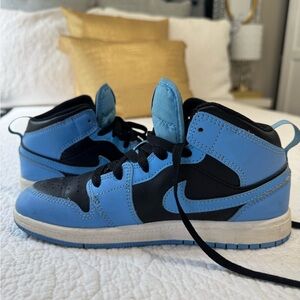 Nike Kids Black and Blue Sneakers